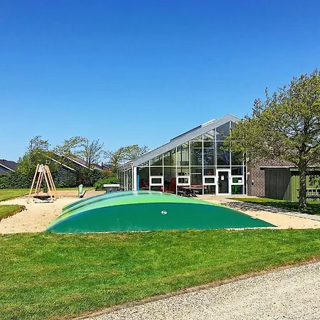 Holiday home Xcix
